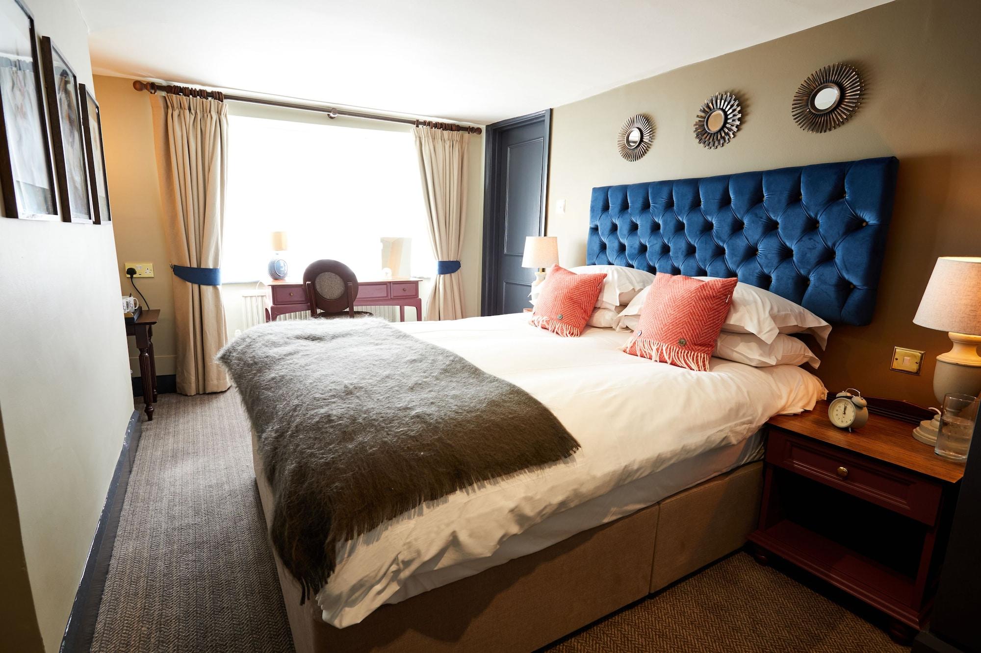 The Fleece At 시런세스터 외부 사진 A bedroom at the hotel