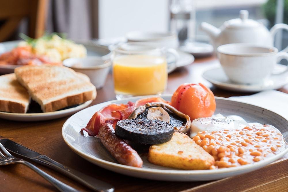 The Fleece At 시런세스터 외부 사진 English breakfast