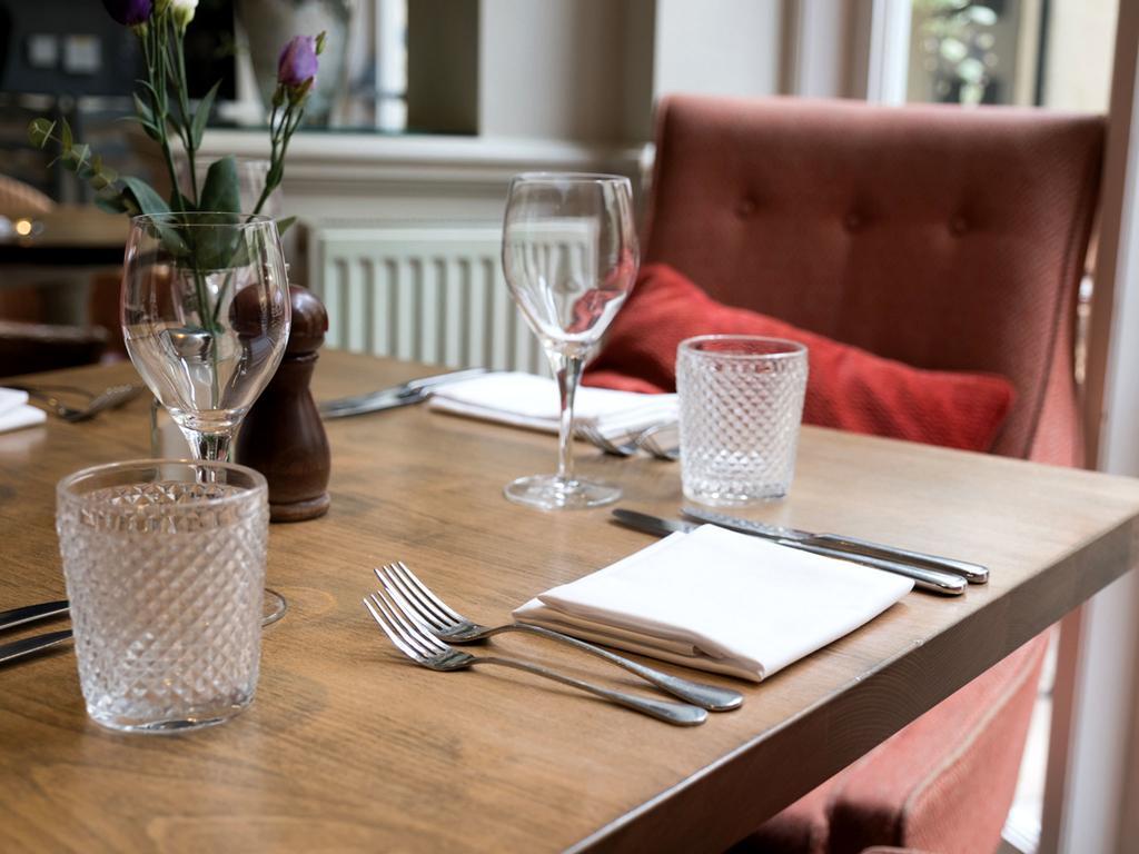 The Fleece At 시런세스터 외부 사진 The restaurant at The Old parsonage