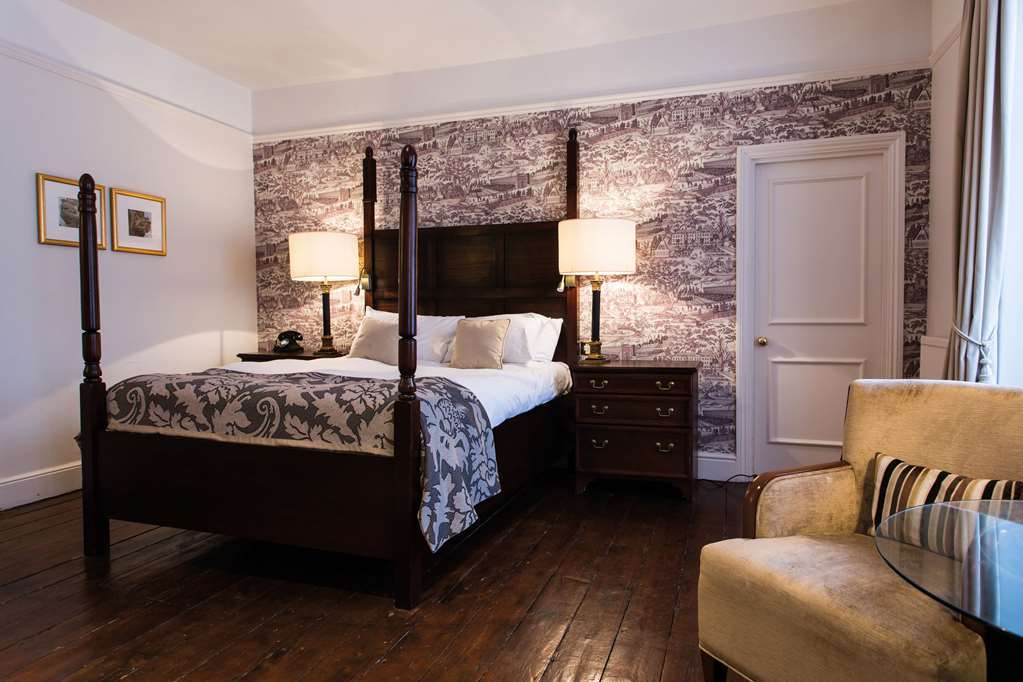 The Fleece At 시런세스터 객실 사진 A bedroom at the hotel