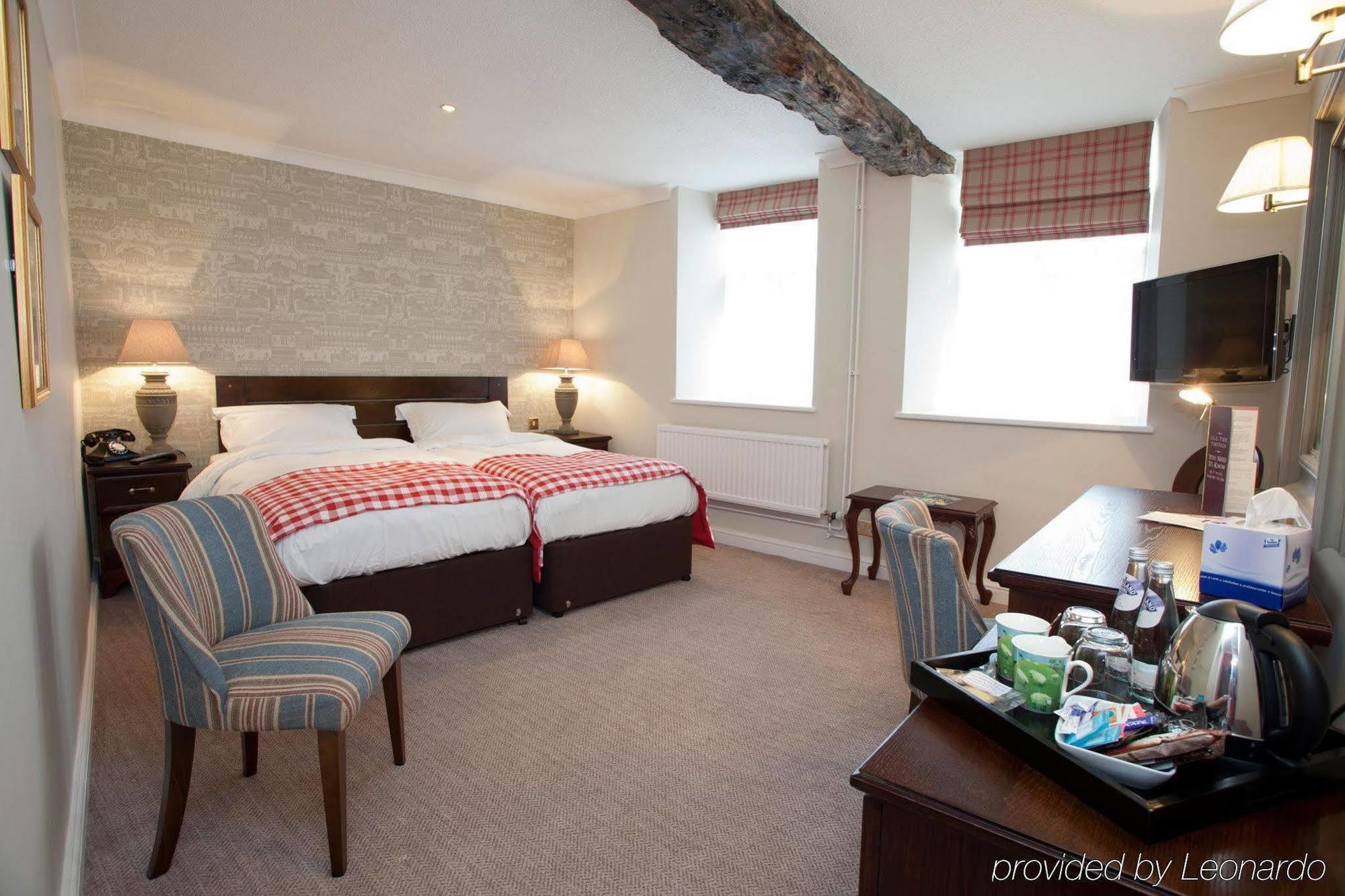 The Fleece At 시런세스터 외부 사진 A room at the hotel