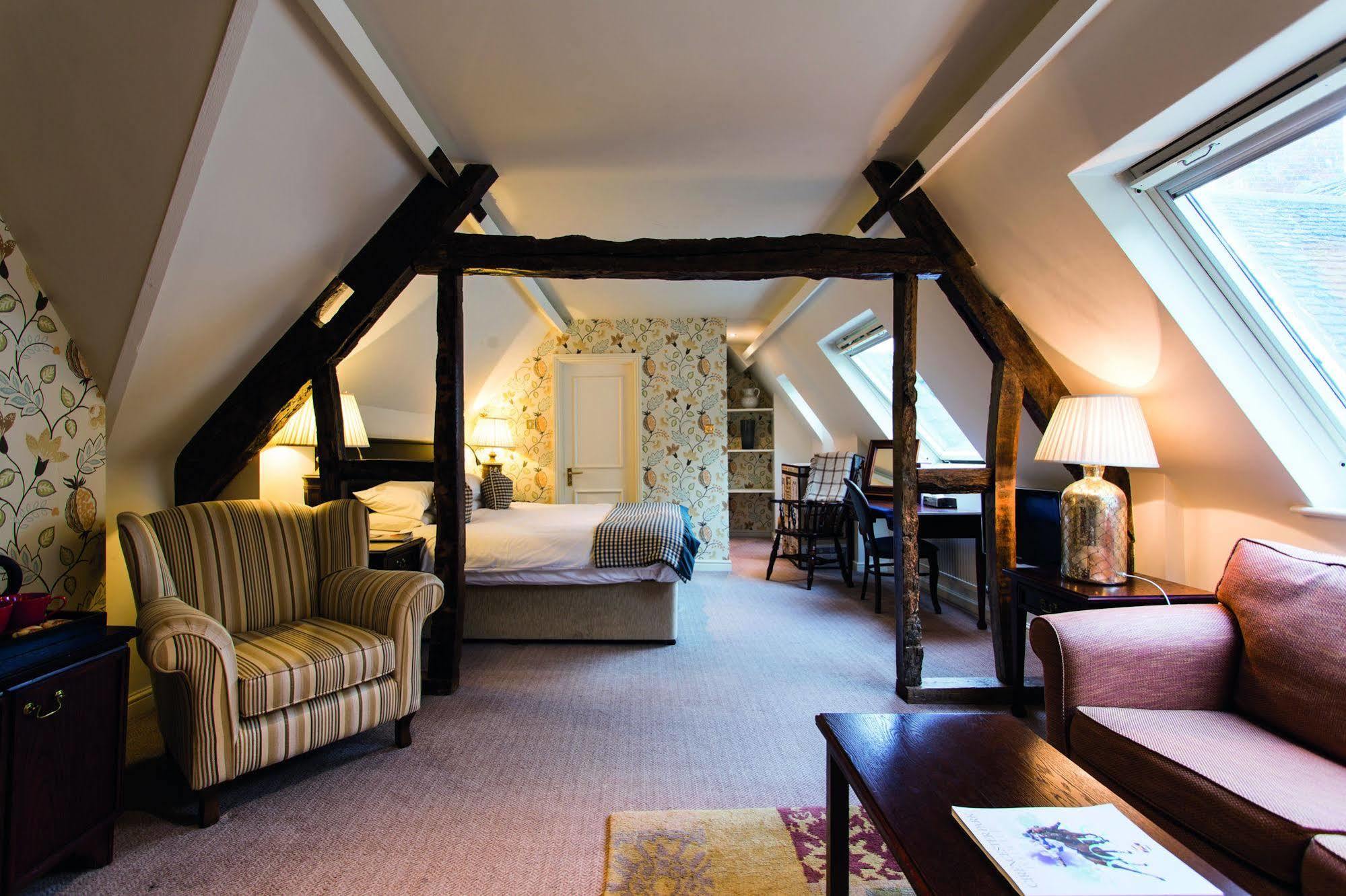 The Fleece At 시런세스터 외부 사진 A suite at the hotel