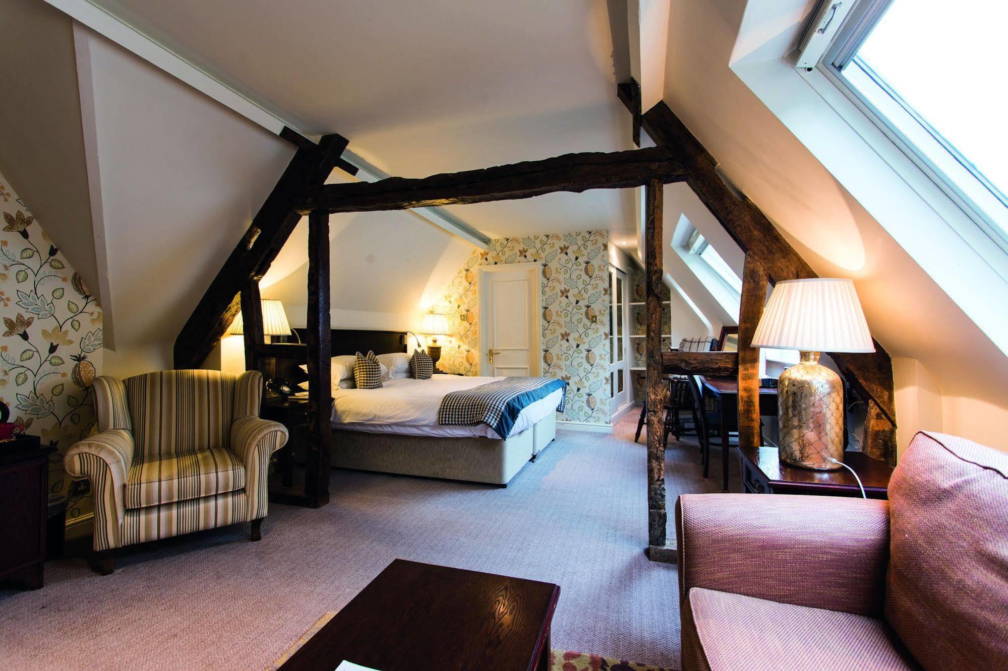 The Fleece At 시런세스터 외부 사진 A suite at the hotel