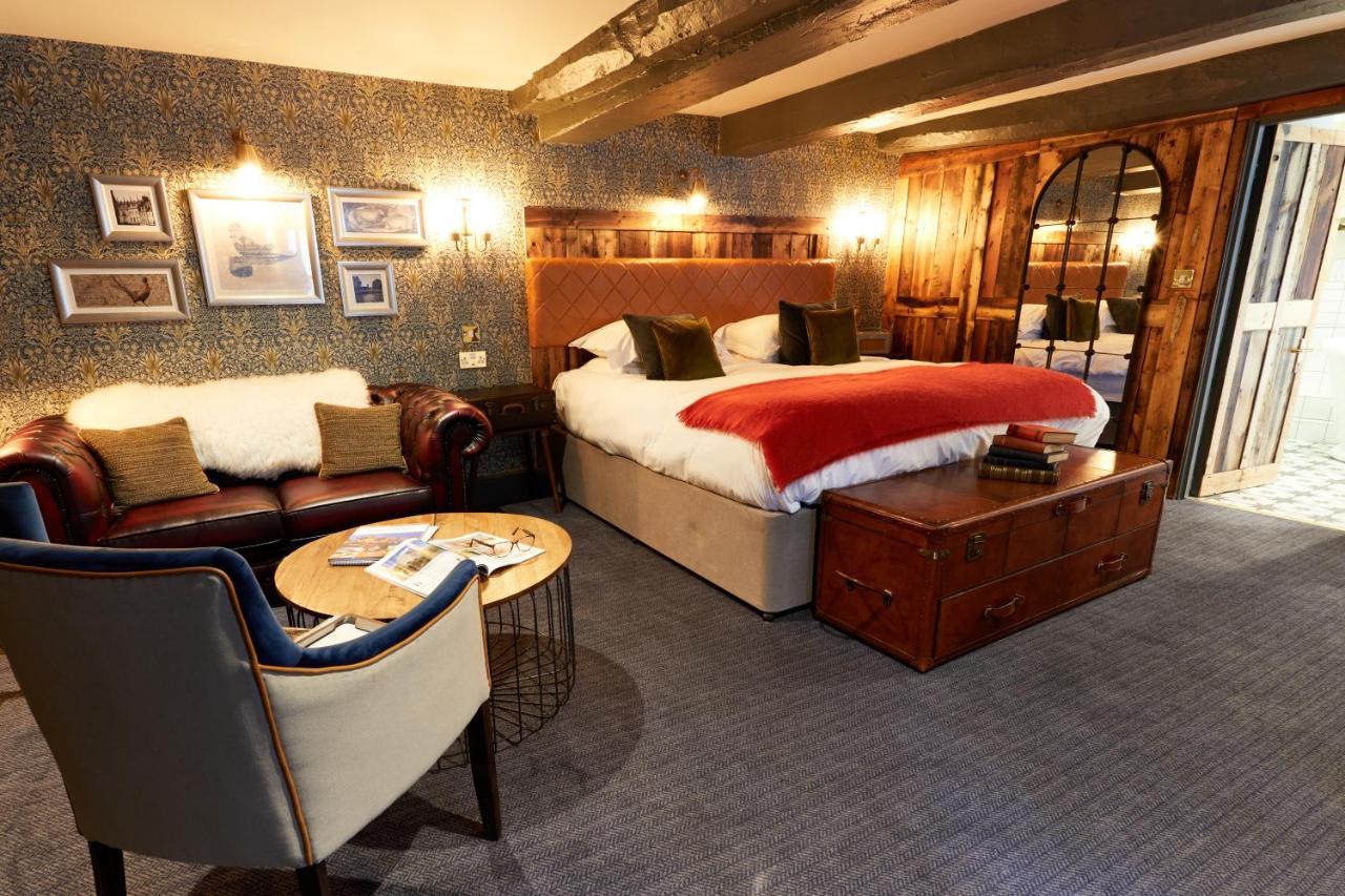 The Fleece At 시런세스터 외부 사진 The hotel's interior