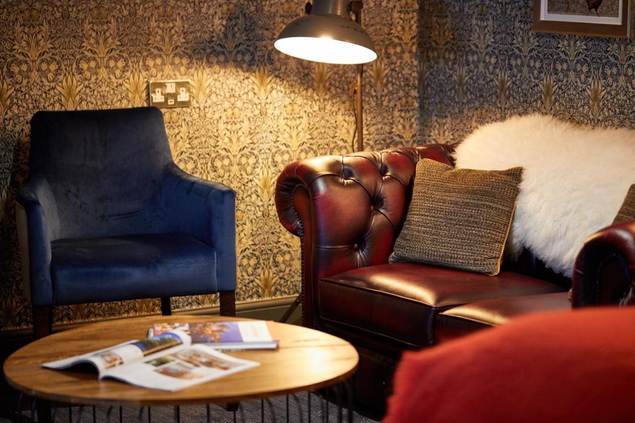 The Fleece At 시런세스터 외부 사진 The interior of the lounge